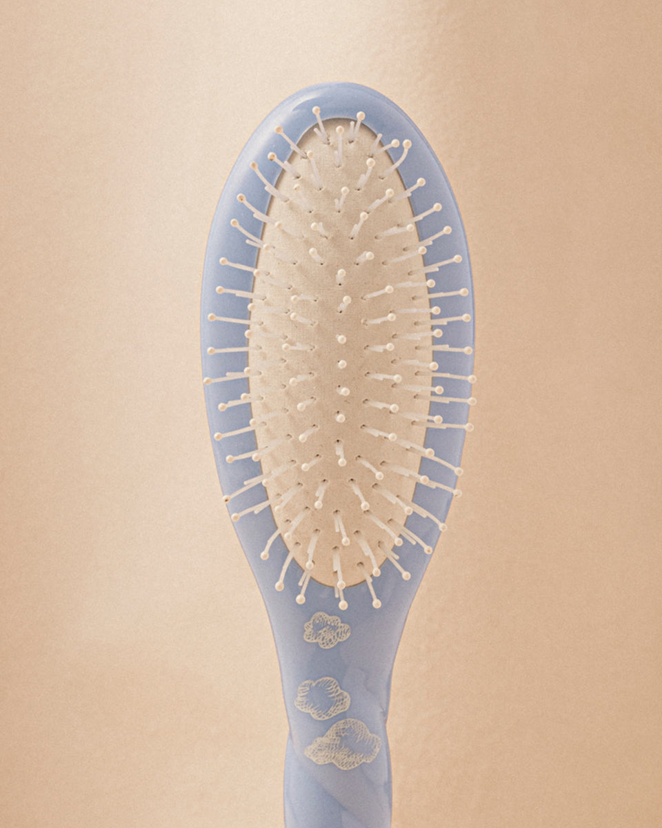 Limited Edition N.04 The Small Miracle Detangling & Vegan Hairbrush Cloud
