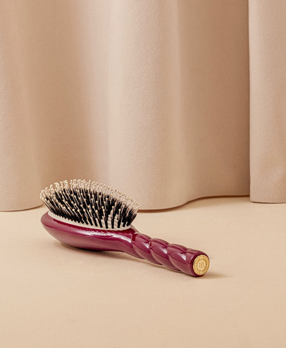 N.03 The Gentle Scalp Care Hair Brush The Essential Softness Cherry Red