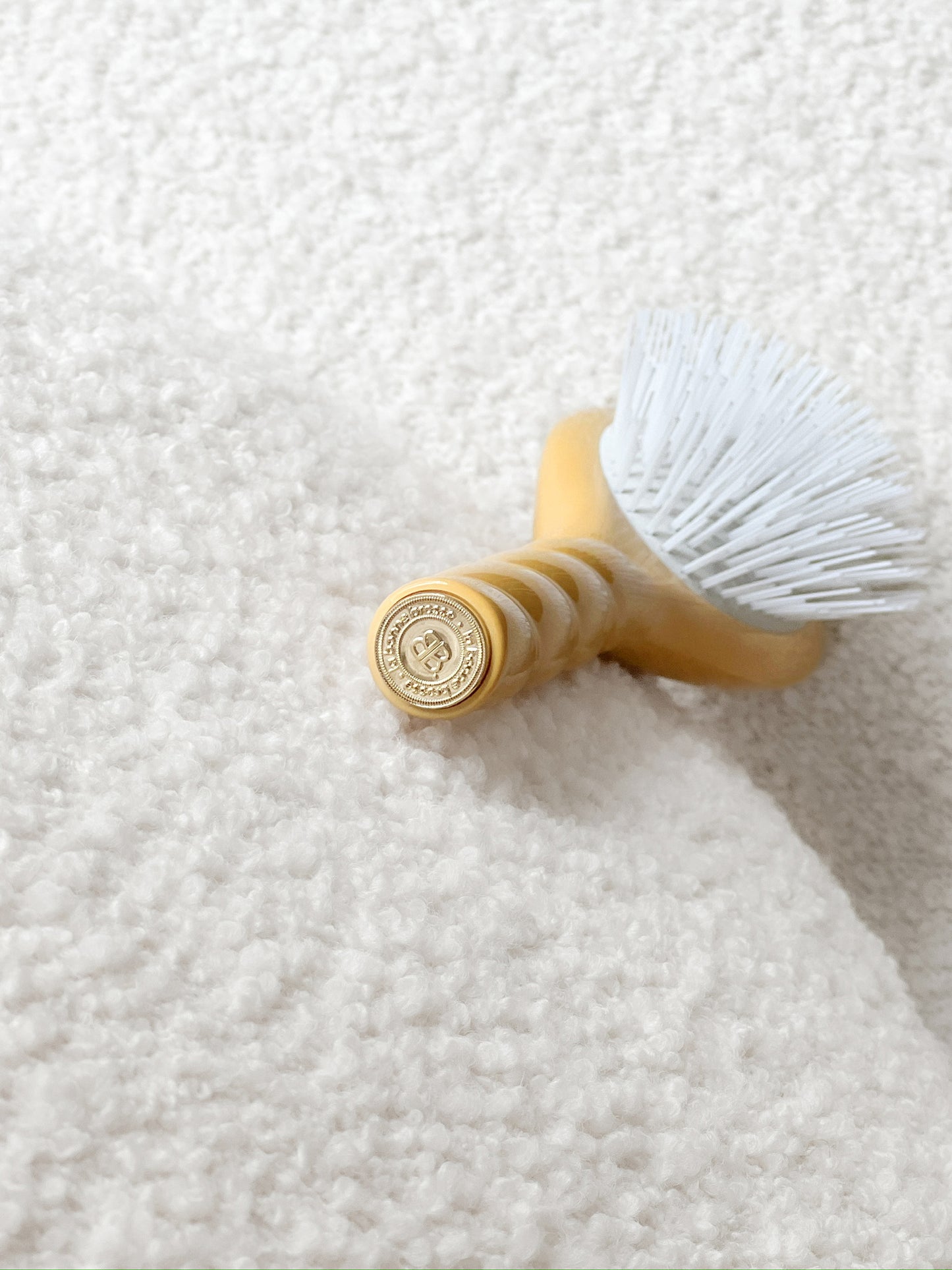 N.07 The Stimulating & Detangling Hair Brush THE INTENSE Saffron Yellow