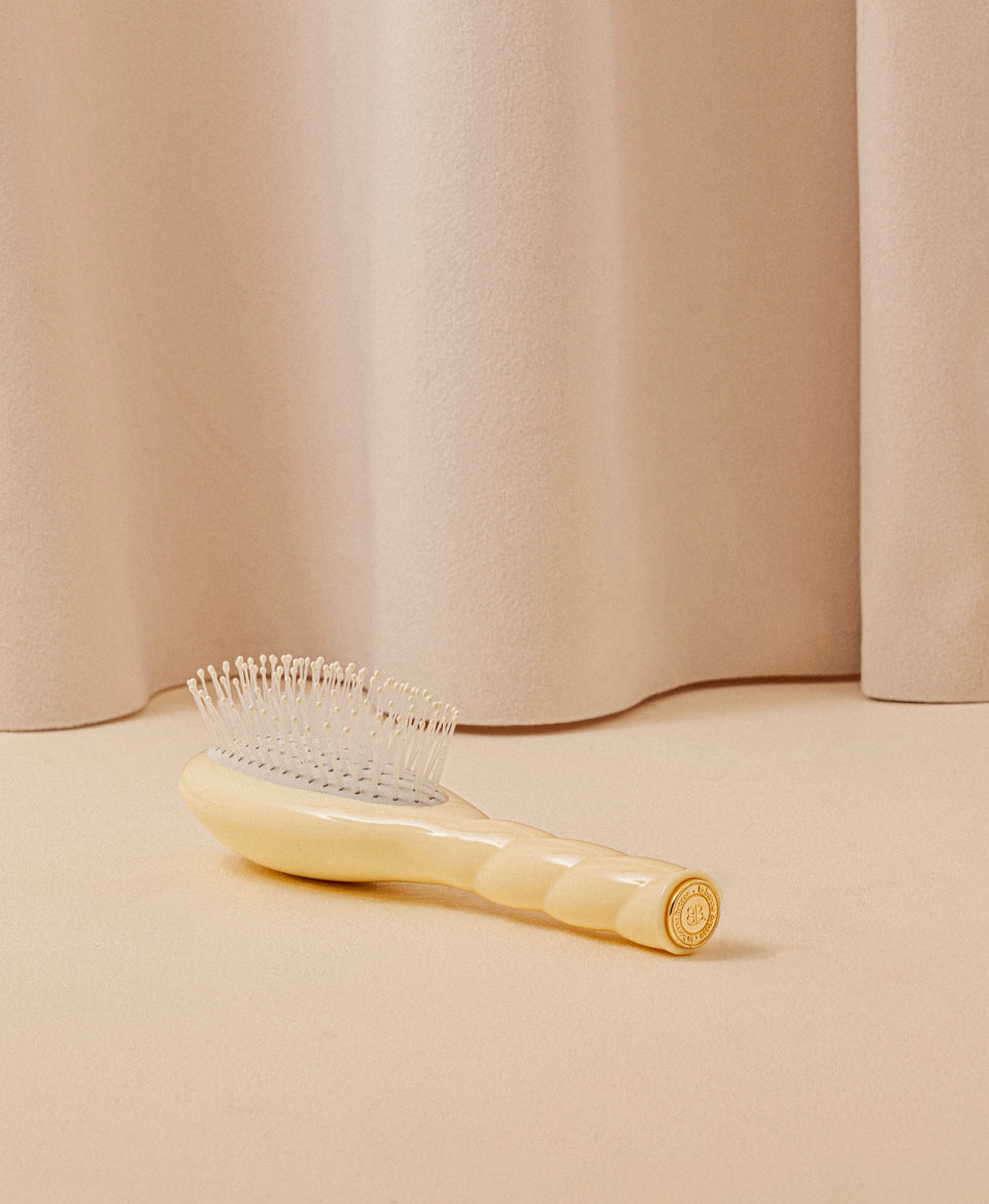 N.04 The Small Massaging Detangling Hair Brush The Miracle Ivory Cair