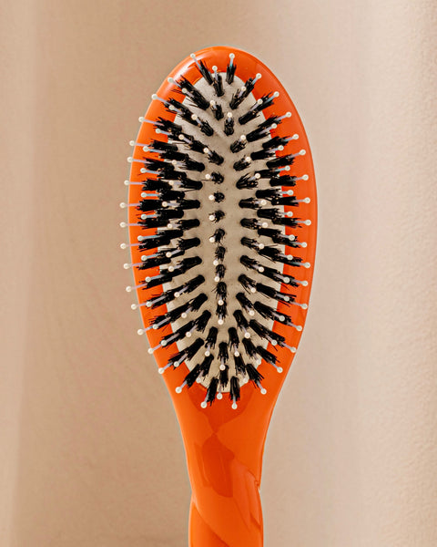 Limited Edition N.03 The Little Sensitive Scalp Brush the Essential Softness Seventies Orange - Image 3