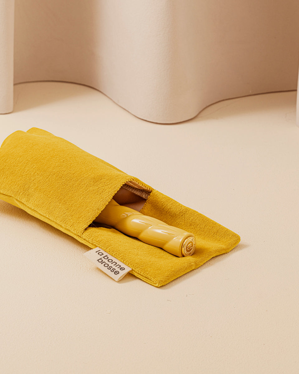La Pochette "Petite Brosse" Jaune Safran