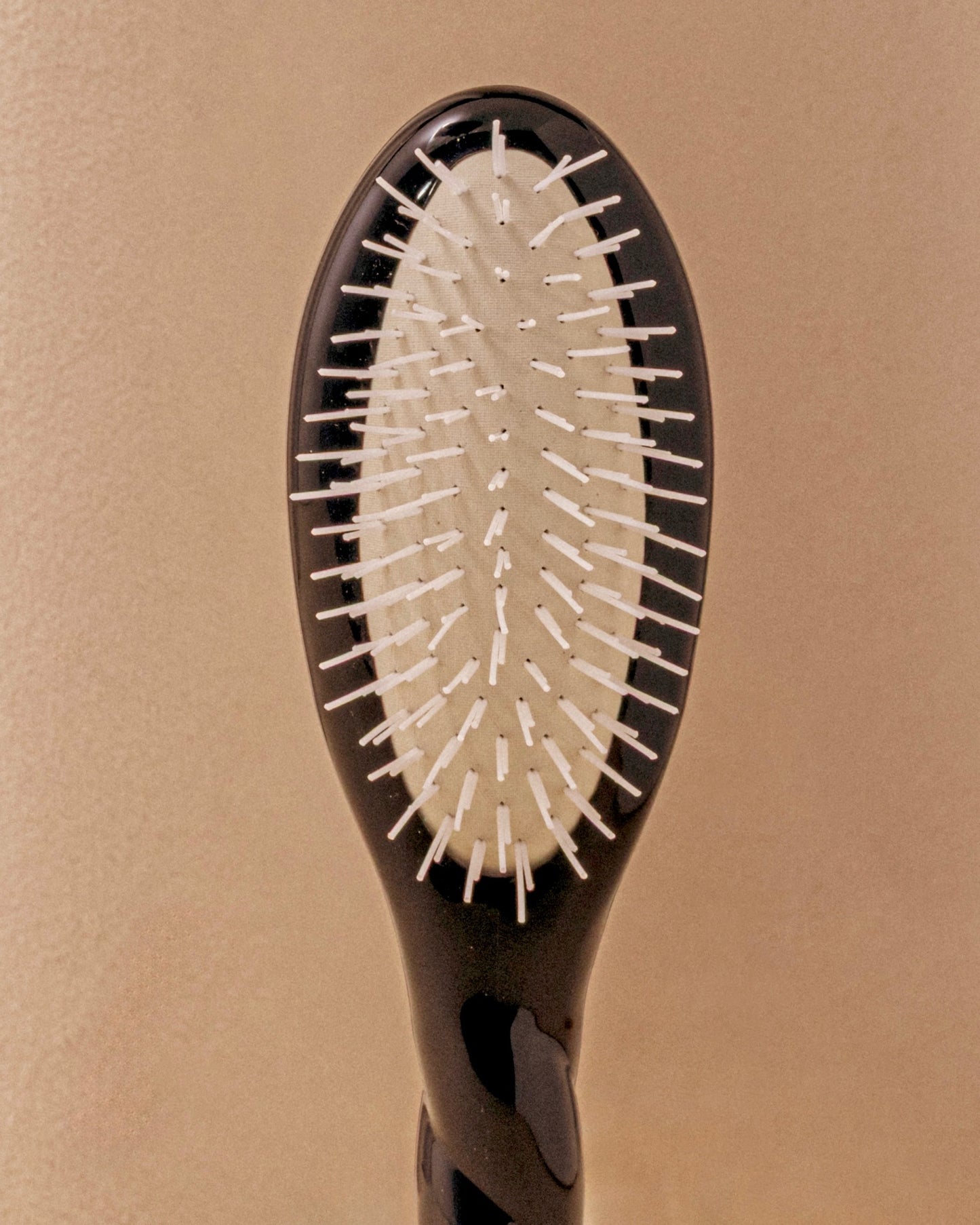 Black Édition N.07 El Pequeño Cepillo Desenredante y Estimulante El Intenso