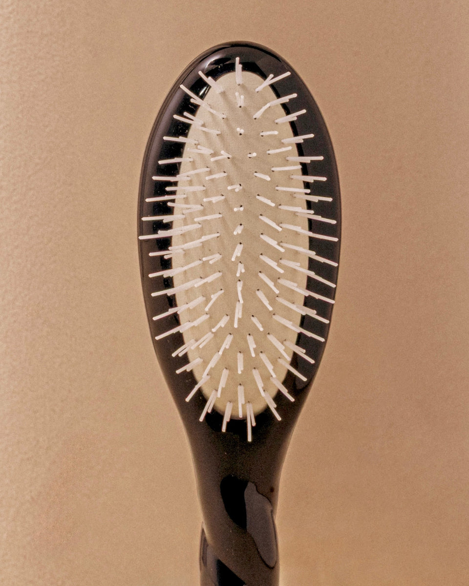 Black Édition N.07 El Pequeño Cepillo Desenredante y Estimulante El Intenso