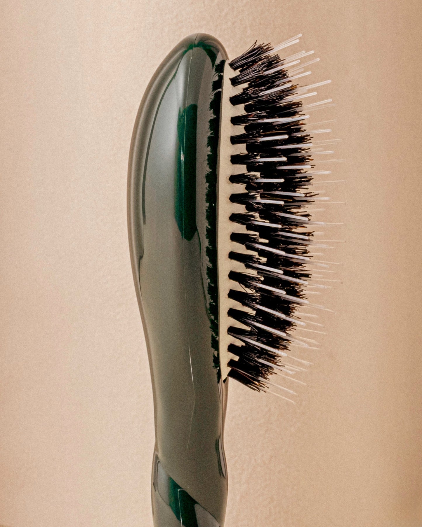 N.02 The Small Care & Detangling The Essential Brush Emerald Green