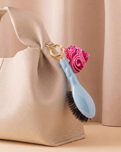 Call It By Your Name x La Bonne Brosse Duo : Micro Brosse N.01 Bleu Ciel et son Charm - Image 3