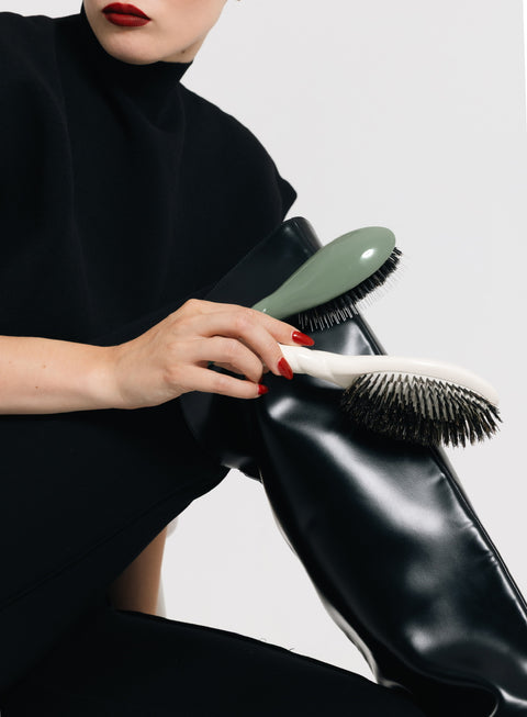 N.02 La Brosse Démêlante & Soin l'Indispensable Vert Amande - Image 2