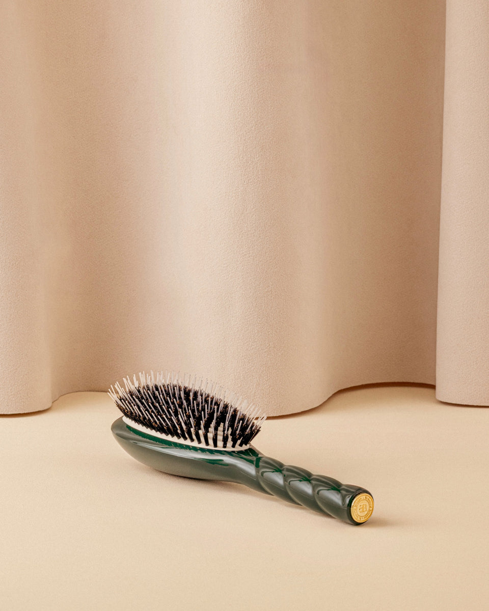 N.02 Care & Detangling The Essential Brush Emerald Green