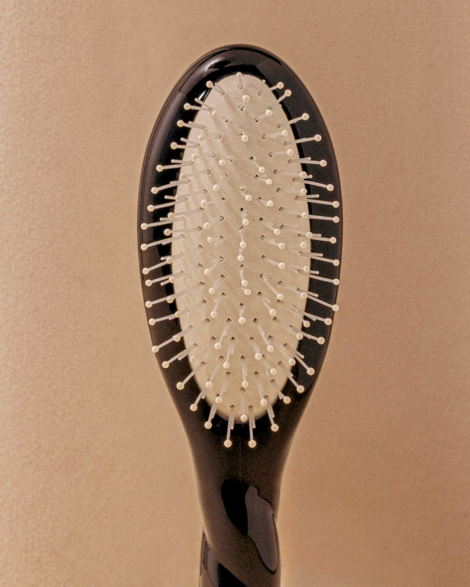 Black Édition N.04 El Pequeño Cepillo Desenredante y Masajeador La Miracle