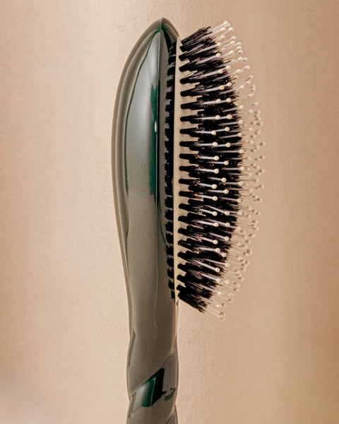 N.03 The Gentle Scalp Care The Essential Softness Brush Emerald Green - Image 3