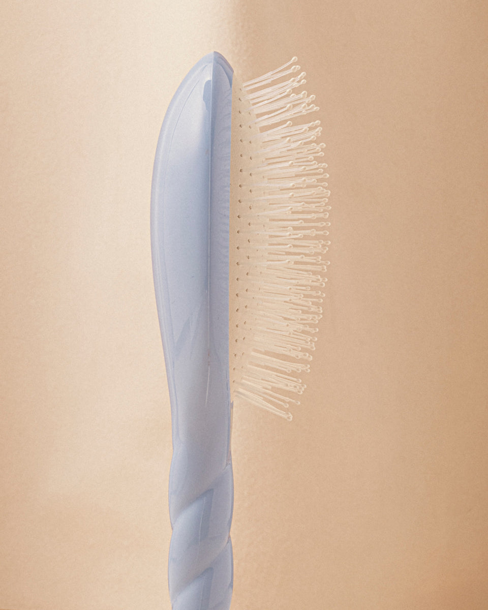 N.04 La Brosse Démêlante & Massante La Miracle Bleu Ciel