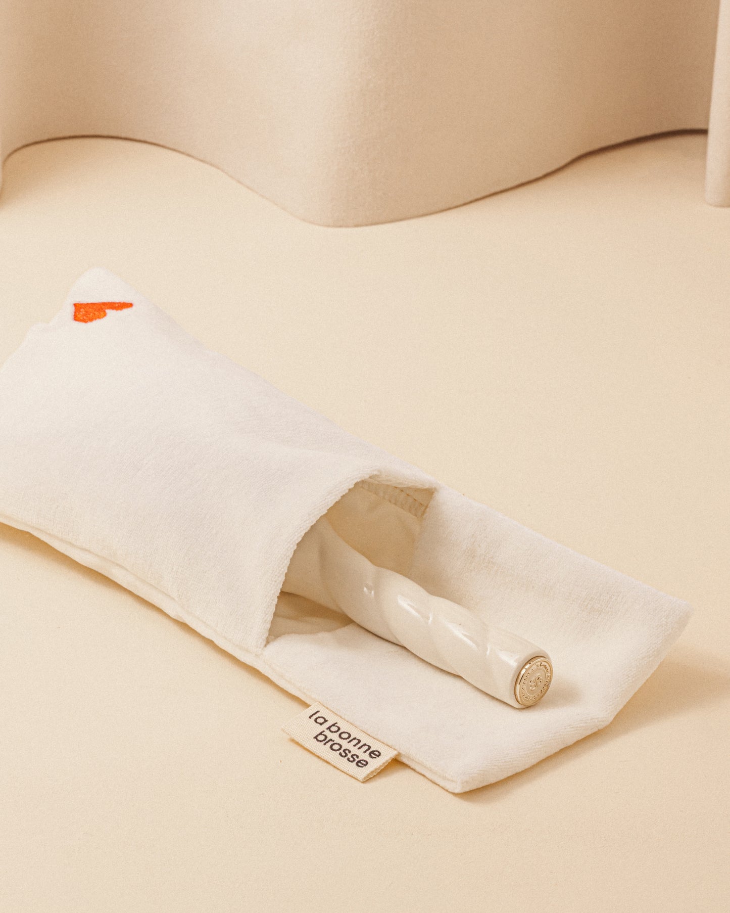 Limited Edition Queen of Hearts N.01 The Shine and Care Brush Universal