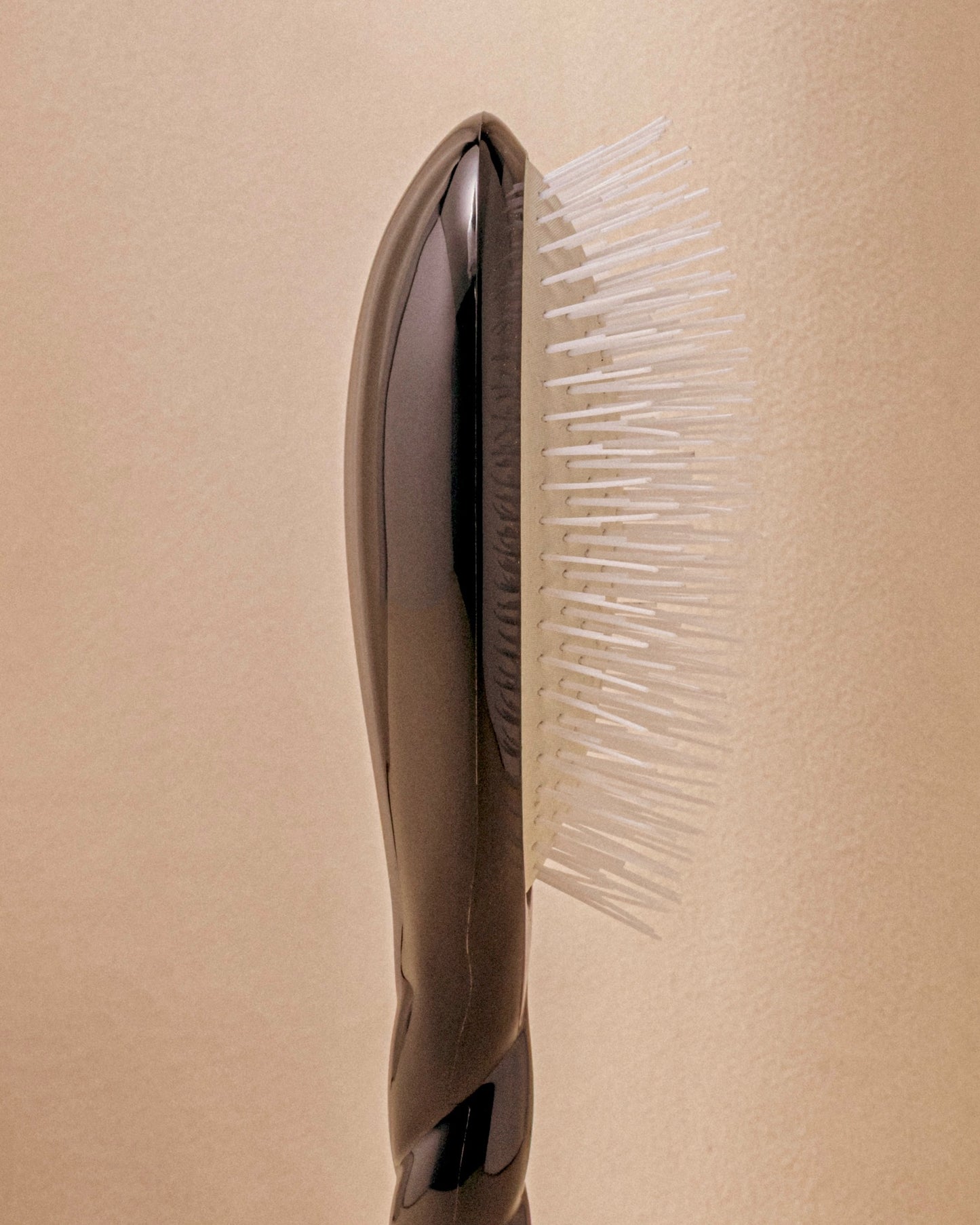 Black Edition N.07 El Cepillo Desenredante y Estimulante El Intenso