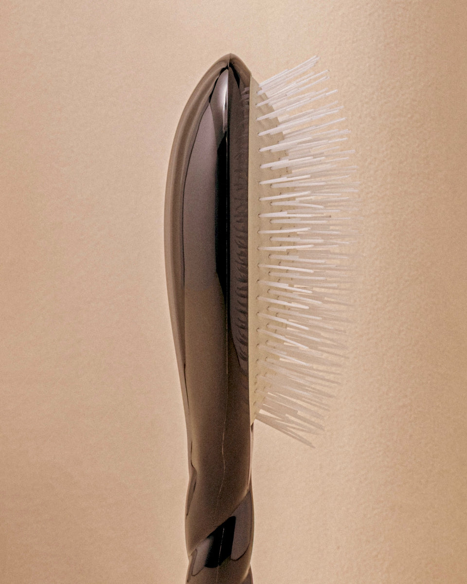 Black Edition N.07 El Cepillo Desenredante y Estimulante El Intenso