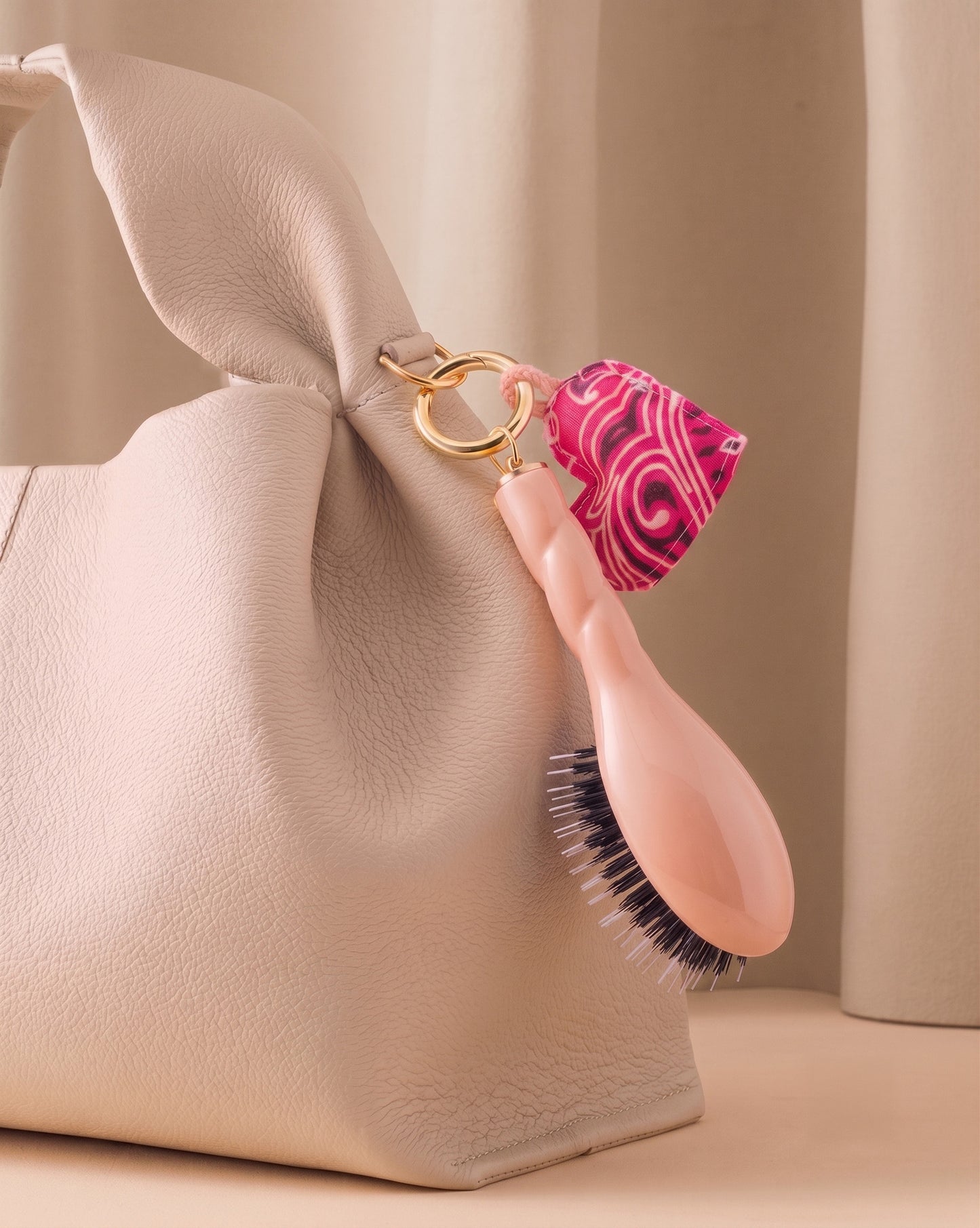 Call It By Your Name x La Bonne Brosse Duo: Powder Pink Micro Brush N.02 and its Charm