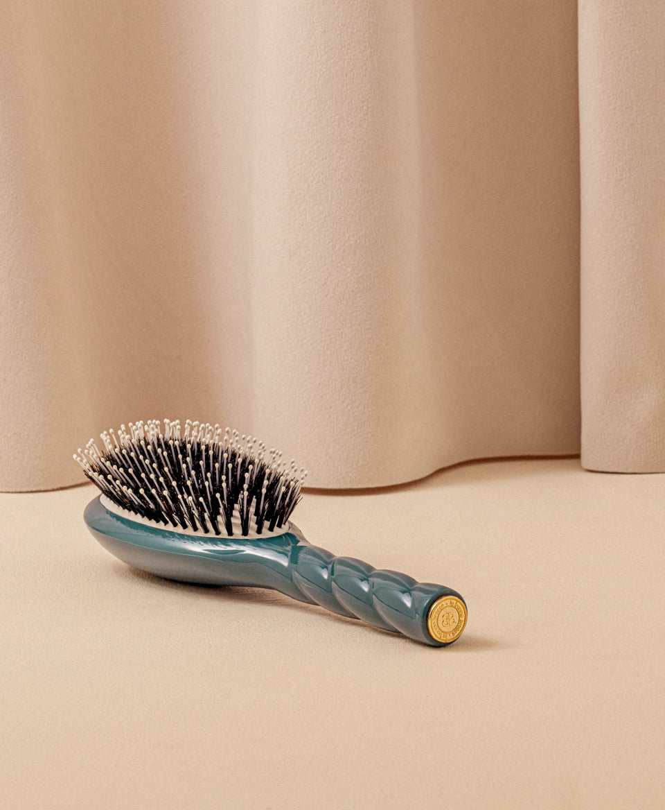 N.03 The Gentle Scalp Care Hair Brush The Essential Softness Blue