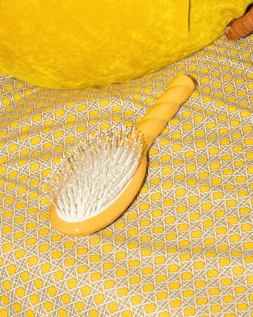 N.04 The Massaging Detangling Hair Brush The Miracle Saffron Yellow