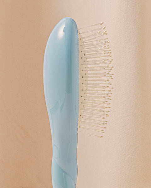 N.04 The Small Massaging Detangling Hair Brush THE MIRACLE Light Blue  - Image 3