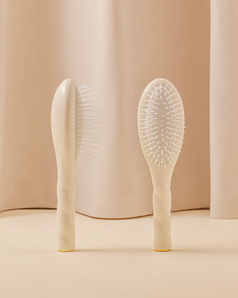 N.07 The Small Stimulating & Detangling Hair Brush THE INTENSE Creamy White - Image 1