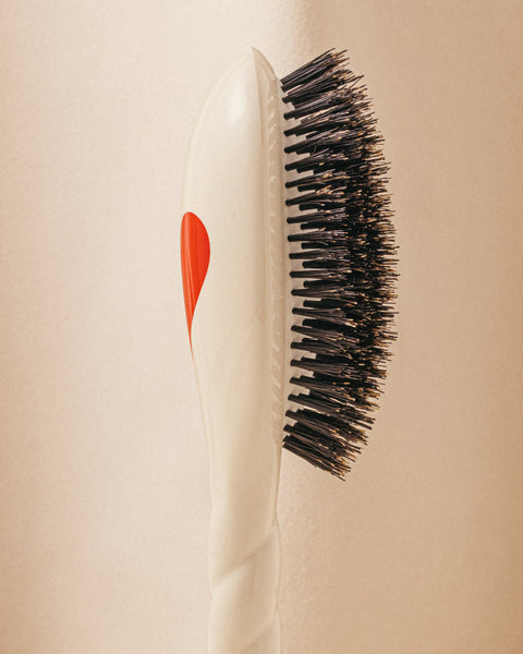 Limited Edition Queen of Hearts N.01 The Shine and Care Brush Universal - Image 3