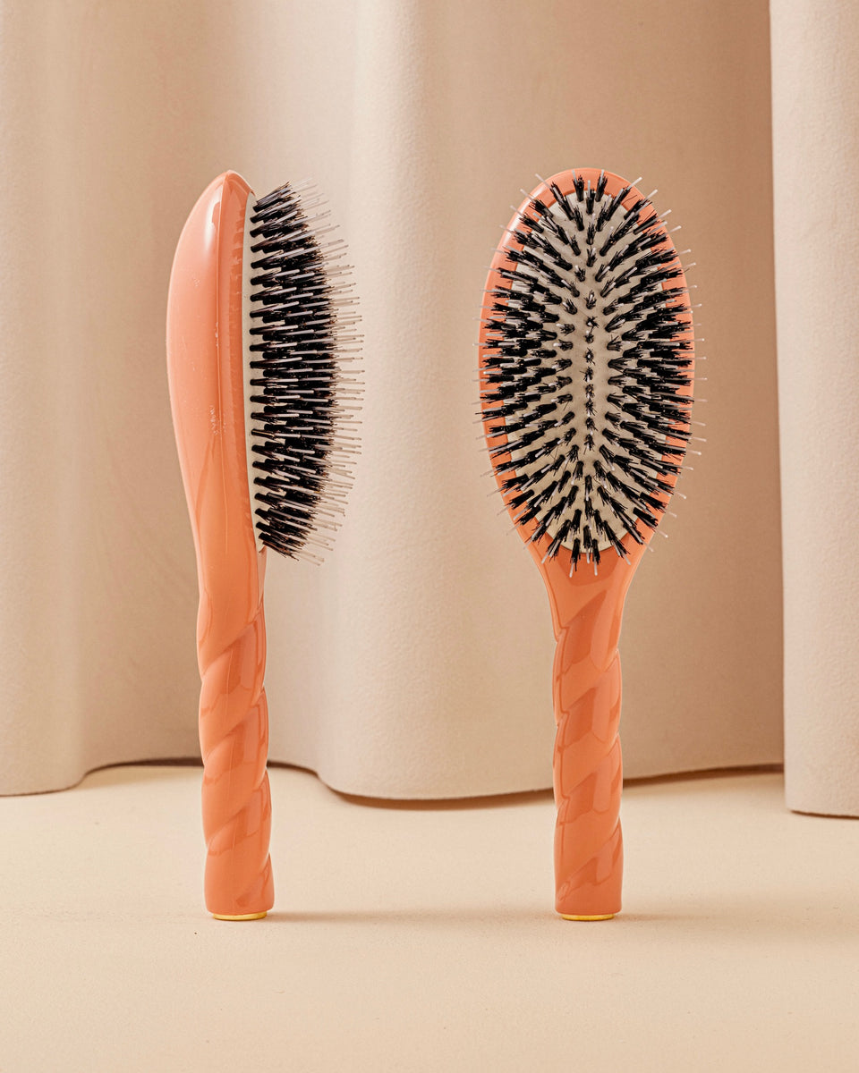 N.02 The Care & Detangling Hair Brush The Essential Coral