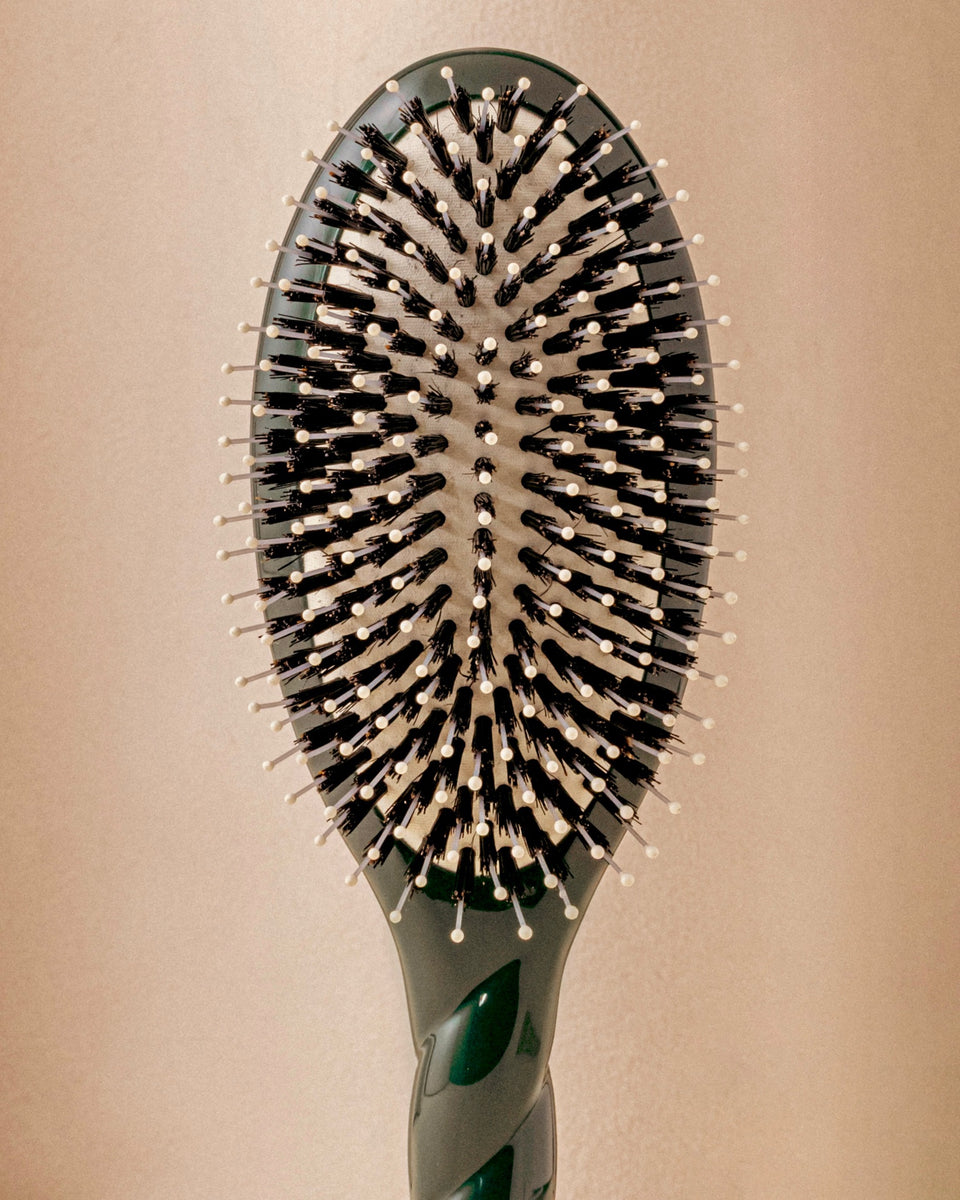 N.03 The Gentle Scalp Care The Essential Softness Brush Emerald Green