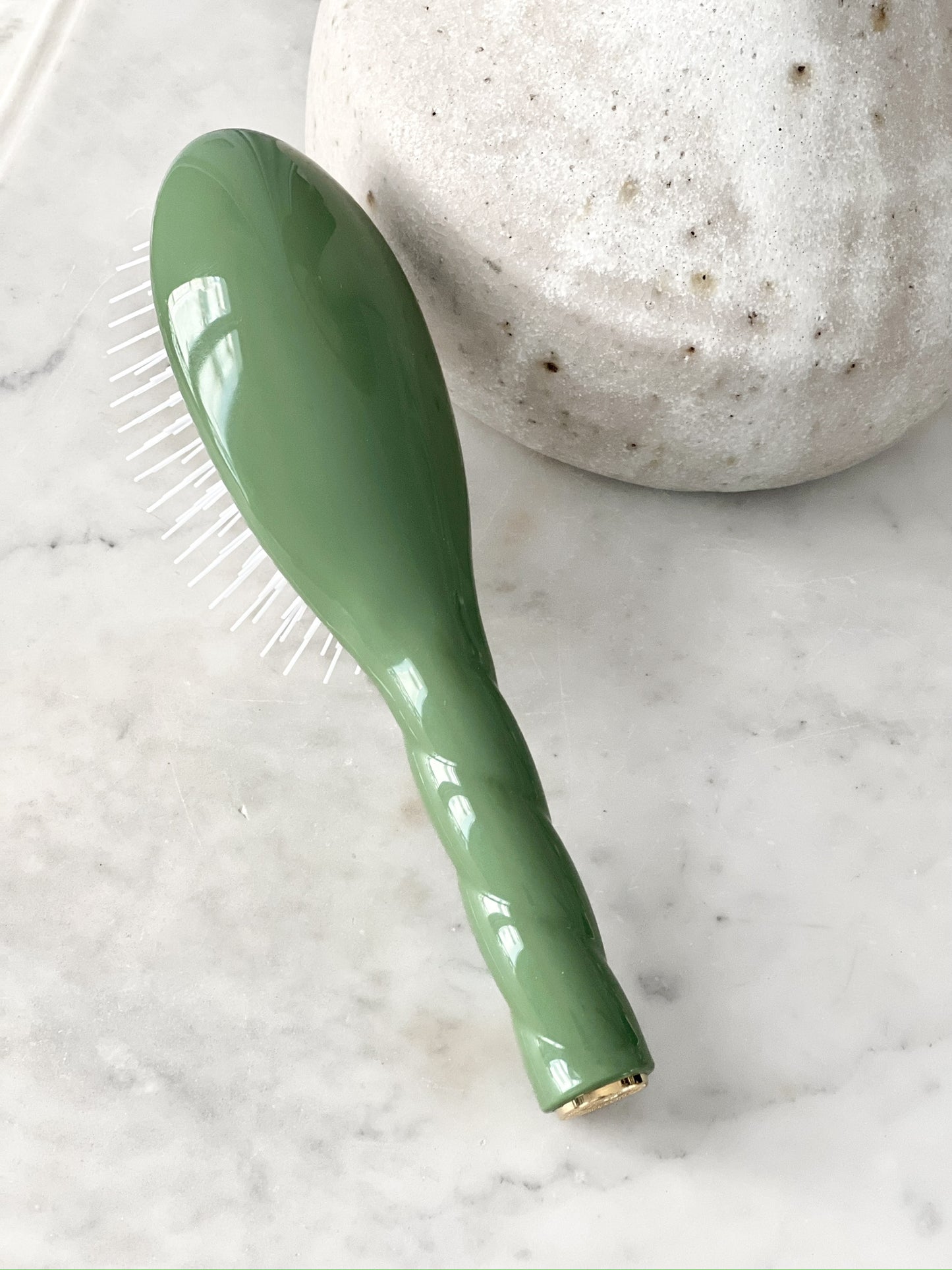 N.07 La Petite Brosse Démêlante & Stimulante l'Intense Vert Amande