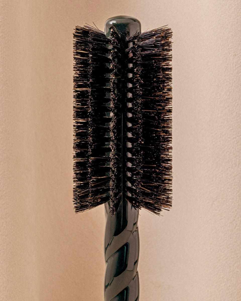 N.08 The Round Blowout Brush Length & Movement Emerald Green