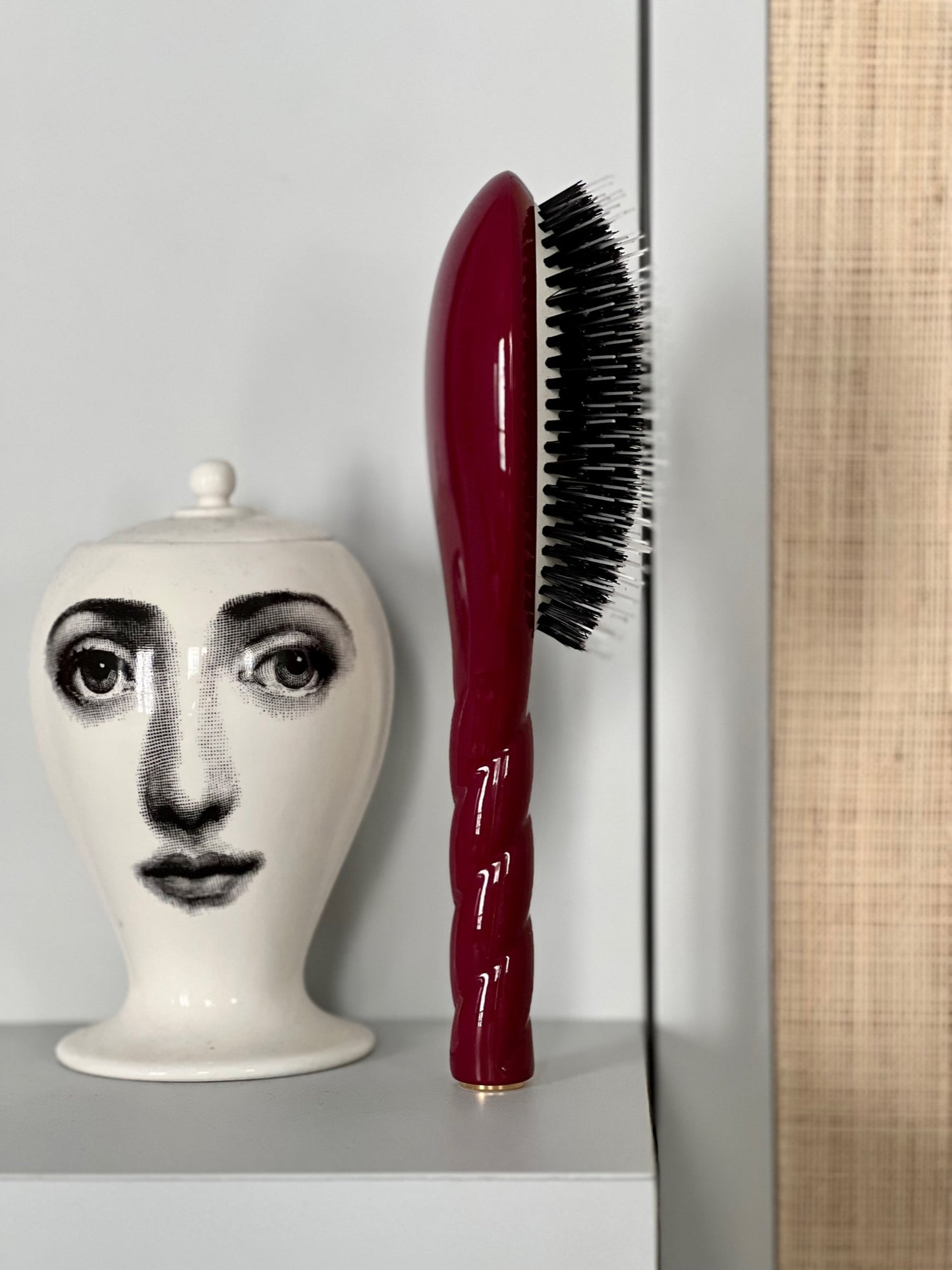 N.02 The Care & Detangling Hair Brush THE ESSENTIAL Cherry Red