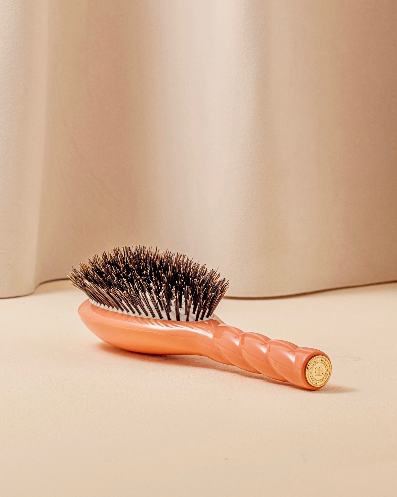 N.01 The Shine & Care Hair Brush THE UNIVERSAL Coral