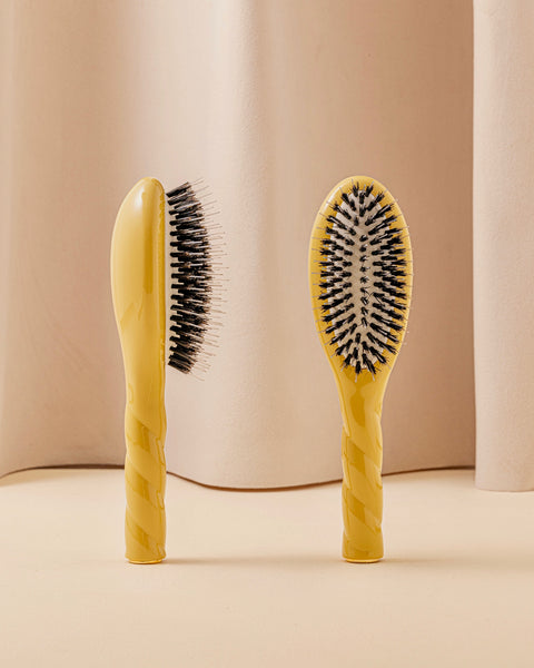 Duo : La Petite Brosse et sa Pochette Jaune Safran - Image 3