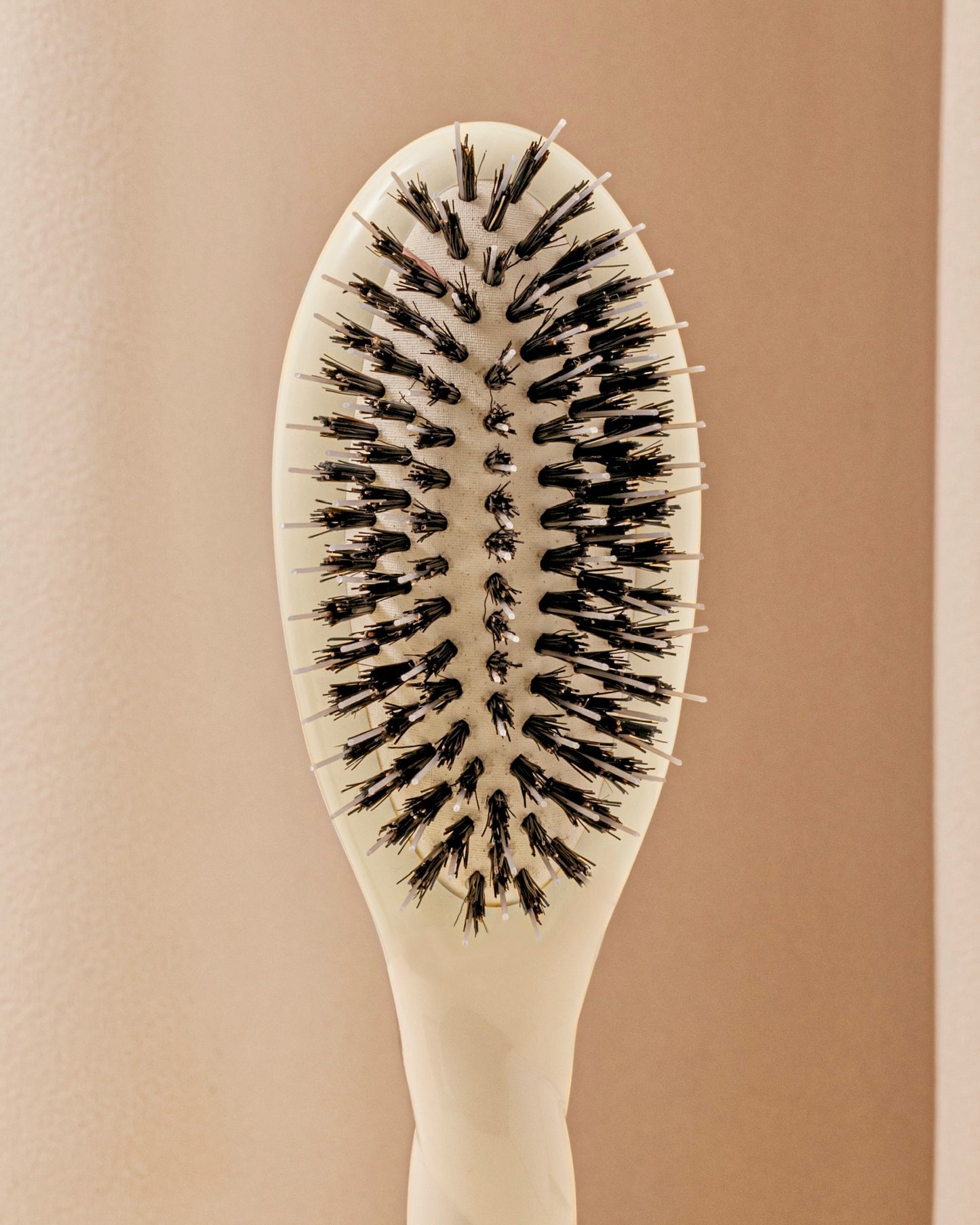 N.02 The Small Care & Detangling Hair Brush THE ESSENTIAL Creamy White