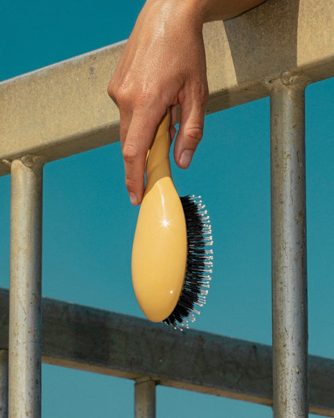 N.03 The Gentle Scalp Care Hair Brush THE ESSENTIAL SOFTNESS Saffron Yellow - Image 2