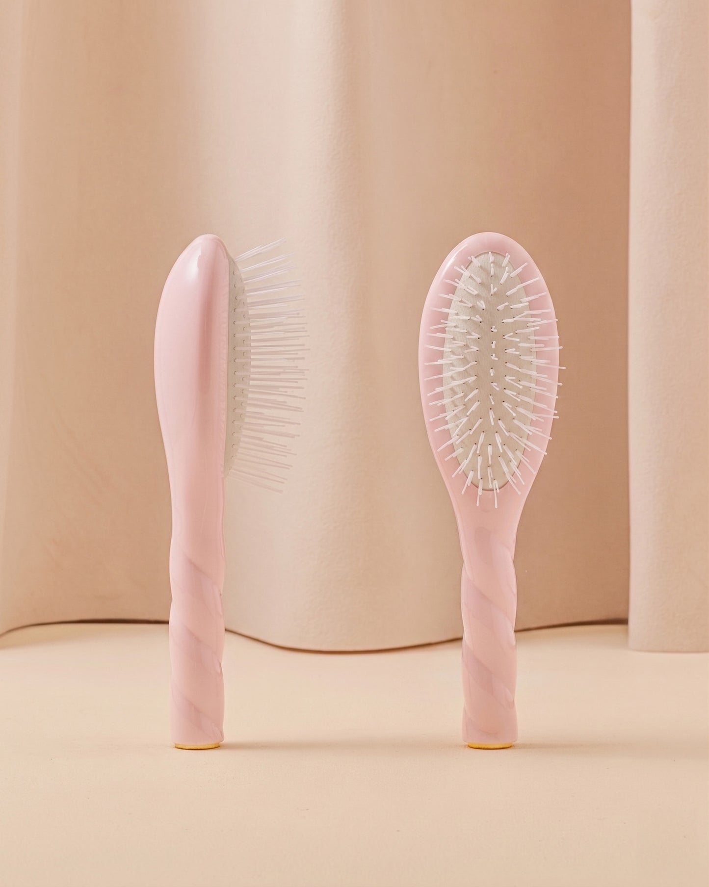 N.07 The Small Stimulating & Detangling HairBrush The Intense Lilac Pink