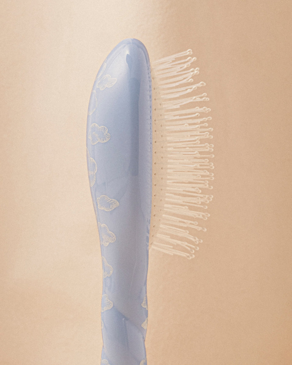 Limited Edition N.04 The Small Miracle Detangling & Vegan Hairbrush Cloud
