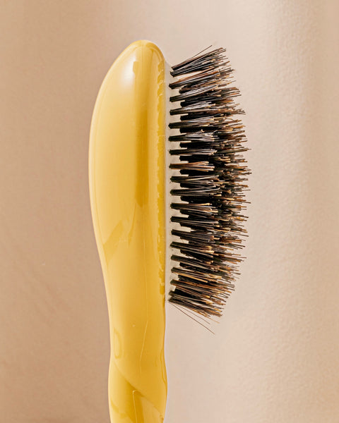 N.01 The Small Shine & Care Hair Brush THE UNIVERSAL Saffron Yellow - Image 3
