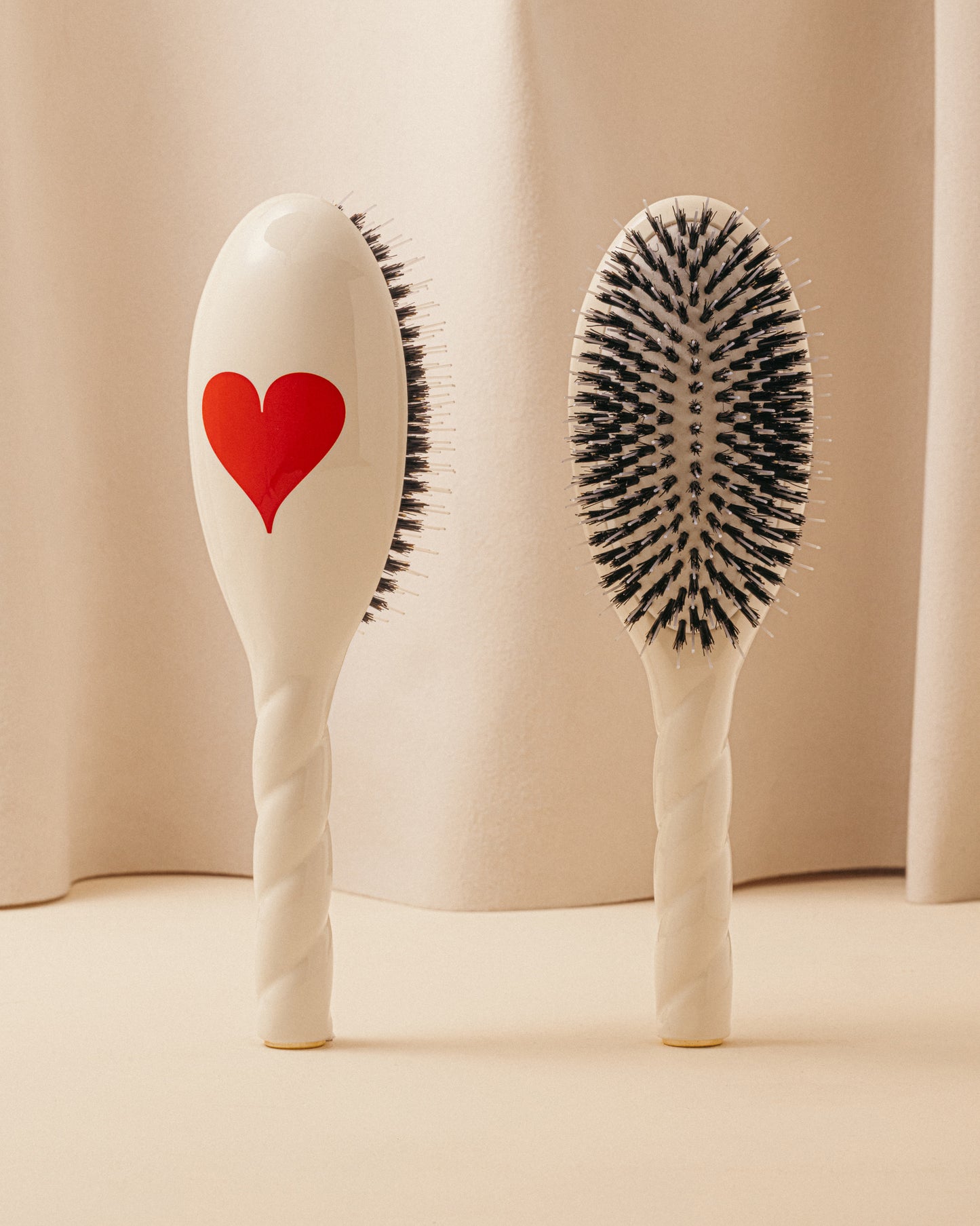Duo: La Bonne Brosse and its Limited Edition Queen of Hearts Comb