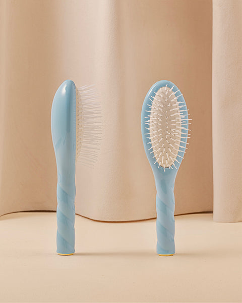 N.07 The Small Stimulating & Detangling Hair Brush THE INTENSE Light Blue - Image 1