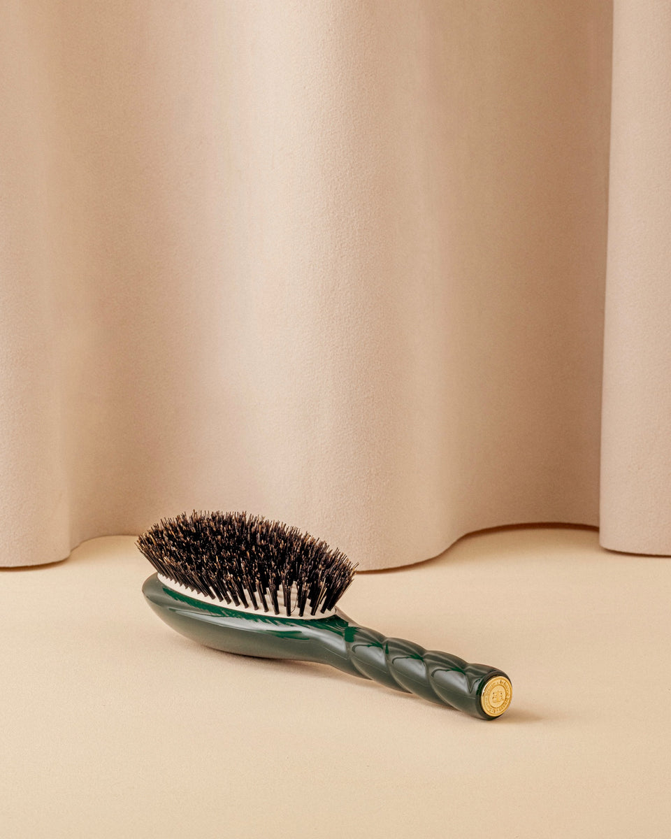 N.01 Shine & Care The Universal Brush Emerald Green