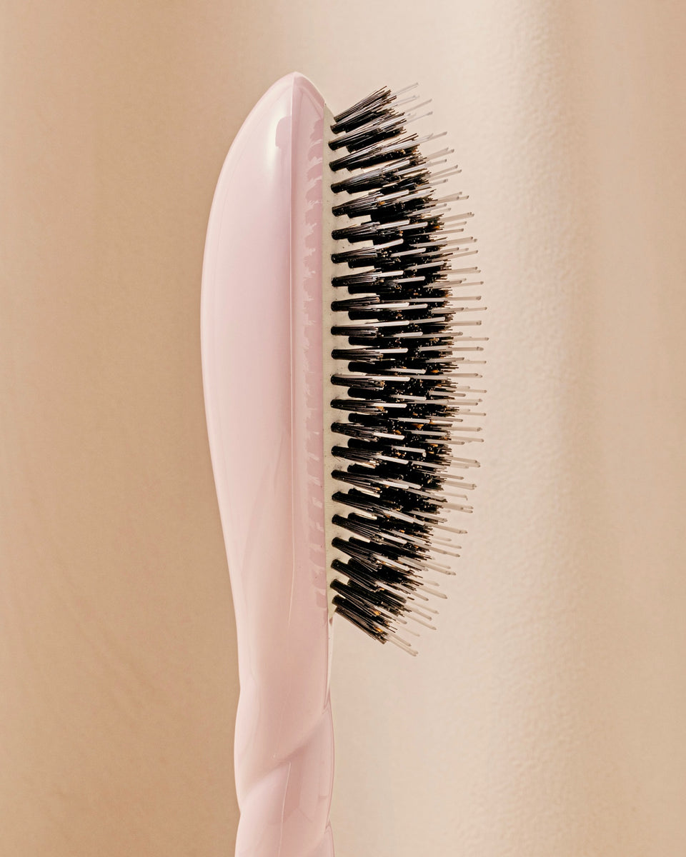N.02 The Care & Detangling Hair Brush The Essential Pink