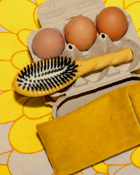 N.02 The Small Care & Detangling Hair Brush THE ESSENTIAL Saffron Yellow - Image 2