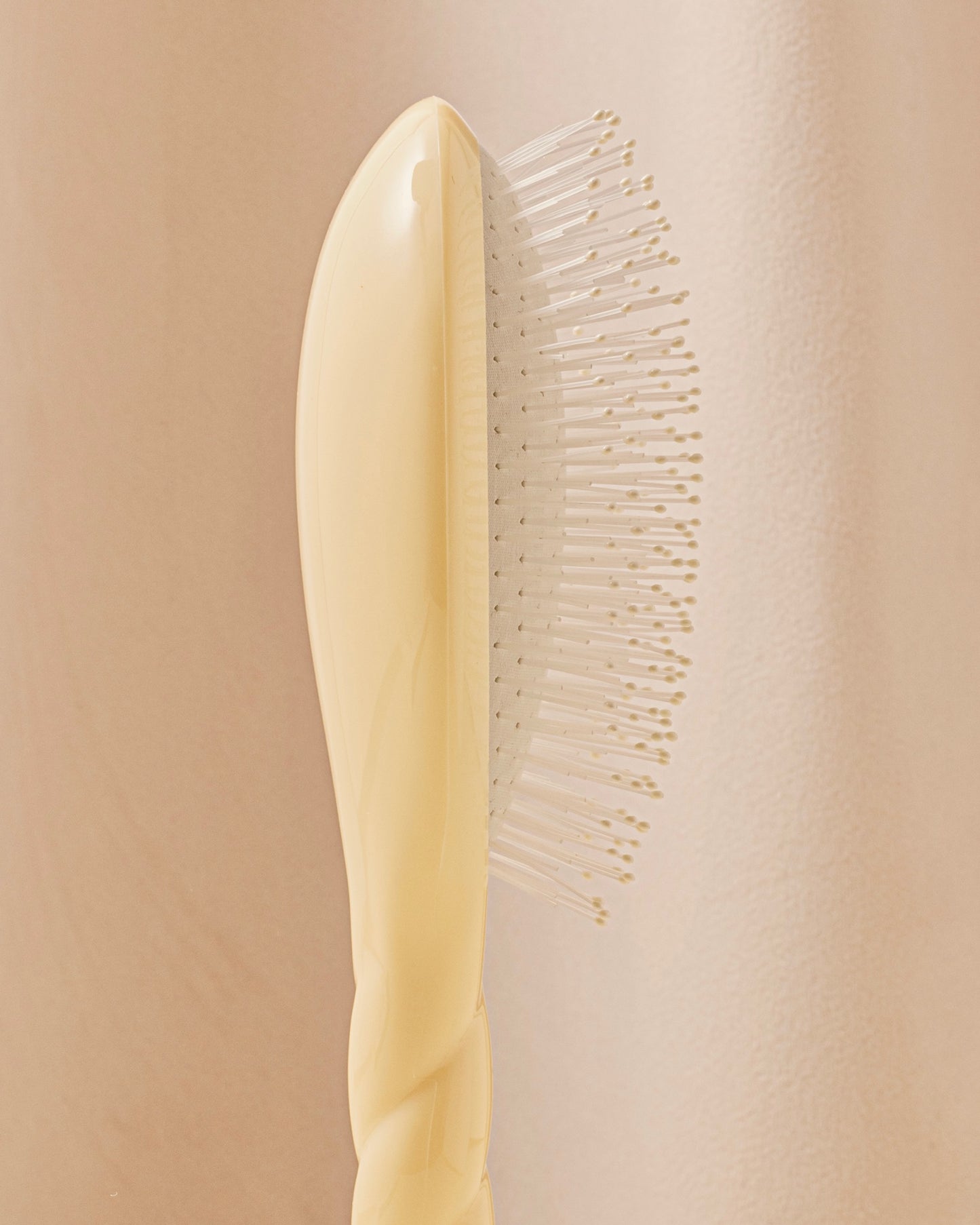 N.04 The Massaging Detangling Hair Brush THE MIRACLE Ivory Cair