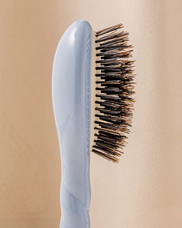 N.01 La Petite Brosse Brillance & Soin l’Universelle Bleu Ciel