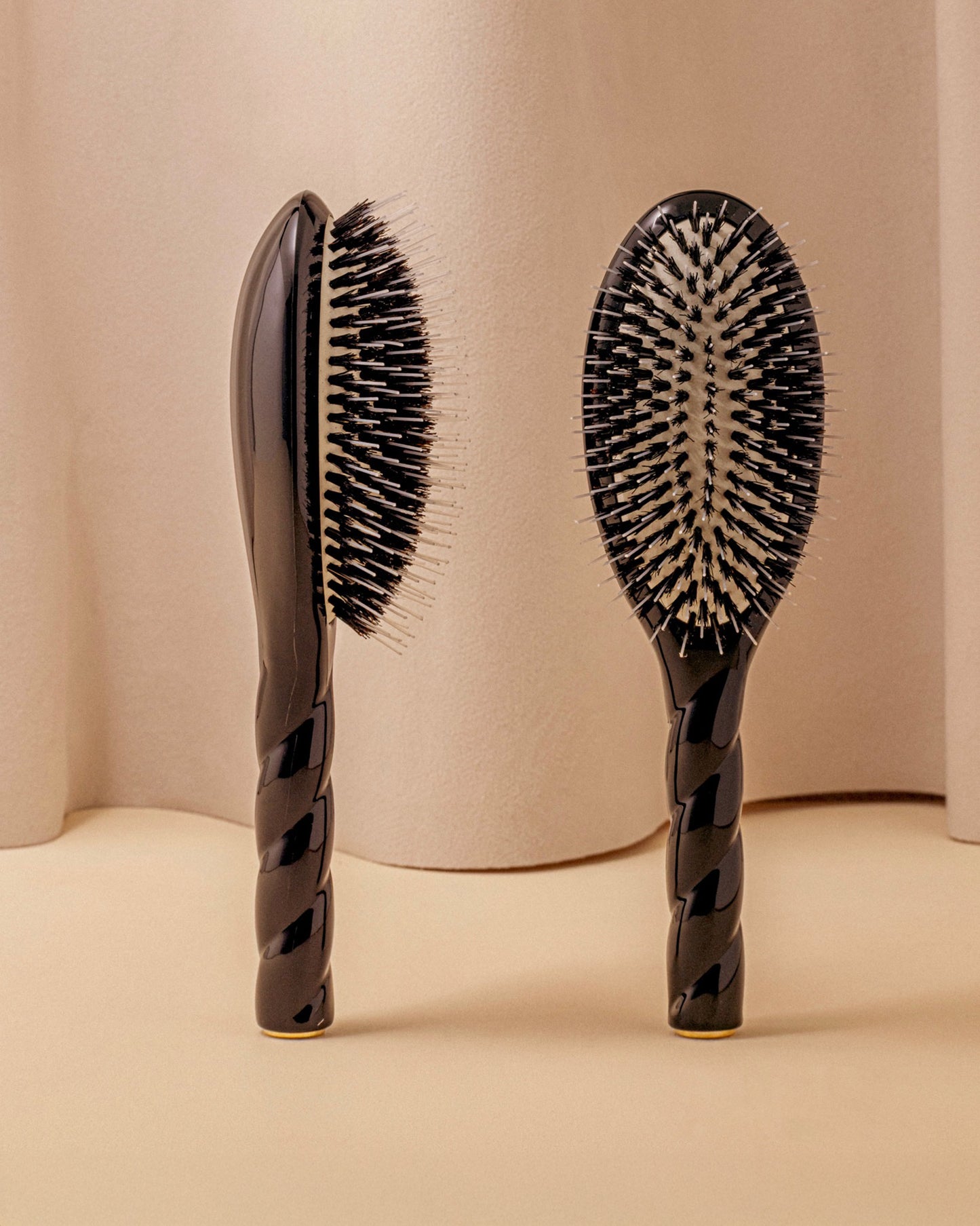 Black Edition N.02 El Cepillo Desenredante y de Cuidado El Indispensable