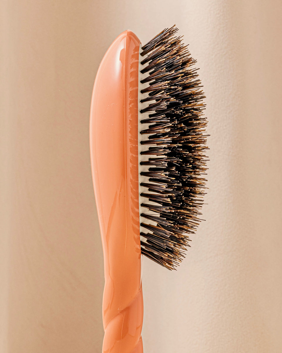 N.01 The Shine & Care Hair Brush The Universal Coral