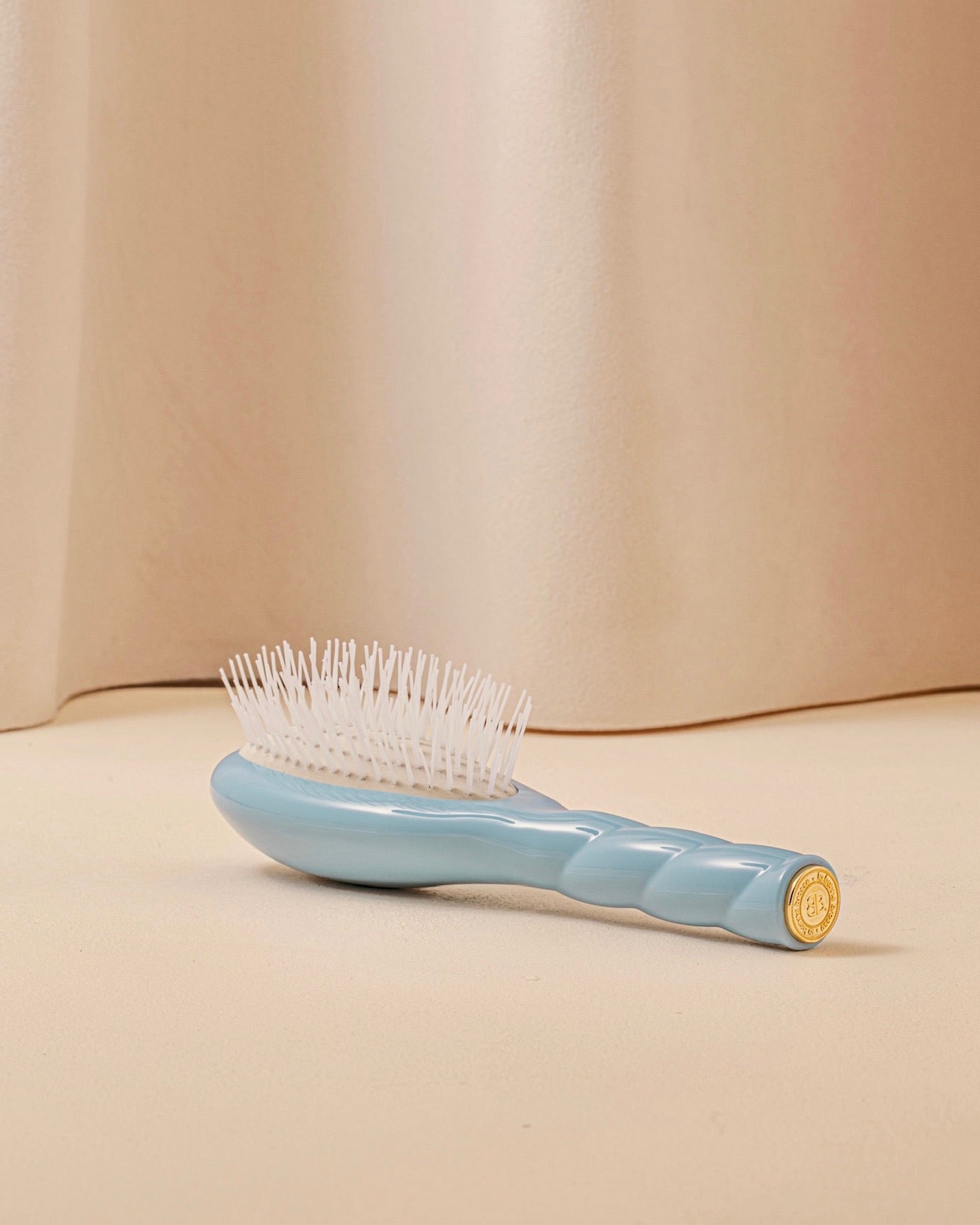 N.07 The Small Stimulating & Detangling Hair Brush THE INTENSE Light Blue