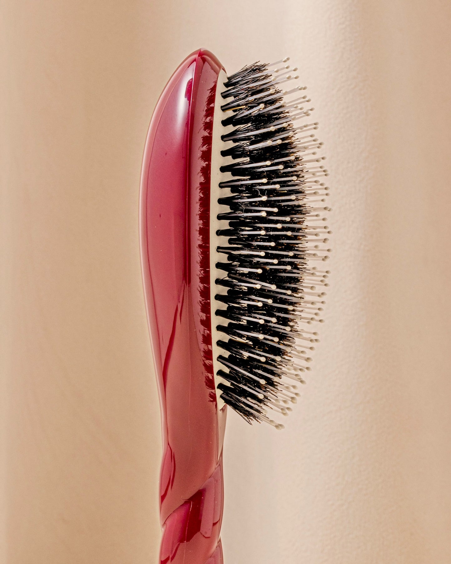 N.03 The Gentle Scalp Care Hair Brush THE ESSENTIAL SOFTNESS Cherry Red