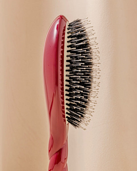 N.03 The Gentle Scalp Care Hair Brush THE ESSENTIAL SOFTNESS Cherry Red - Image 3