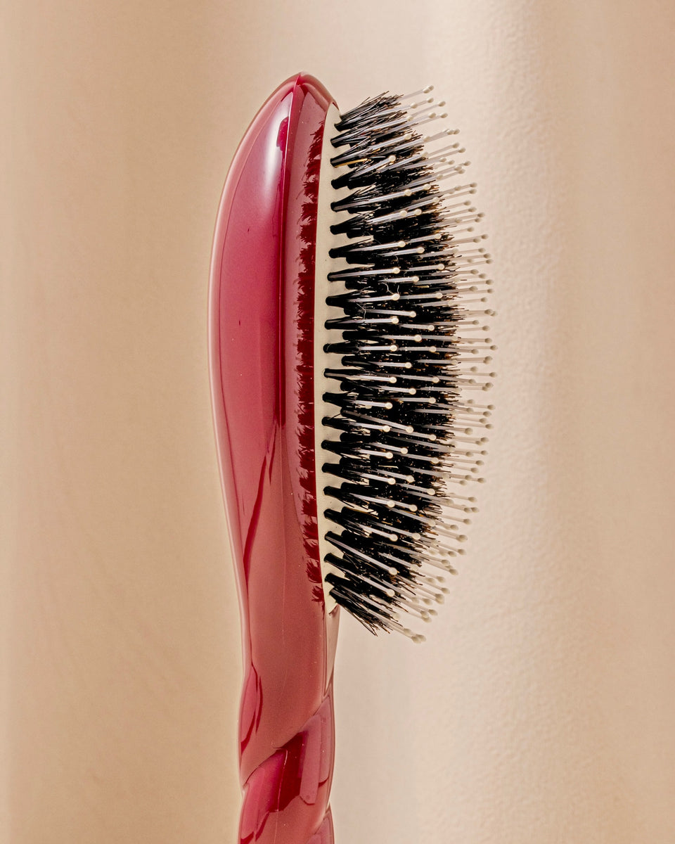 N.03 The Gentle Scalp Care Hair Brush The Essential Softness Cherry Red