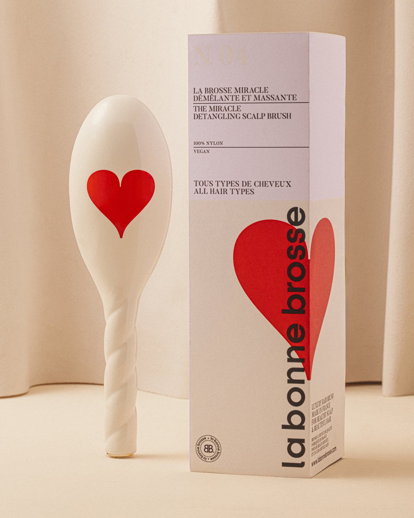 Limited Edition Queen of Hearts N.01 The Shine and Care Brush Universal